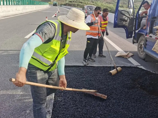 杭州影响沥青道路修补价格的5大因素，咱们细说说。